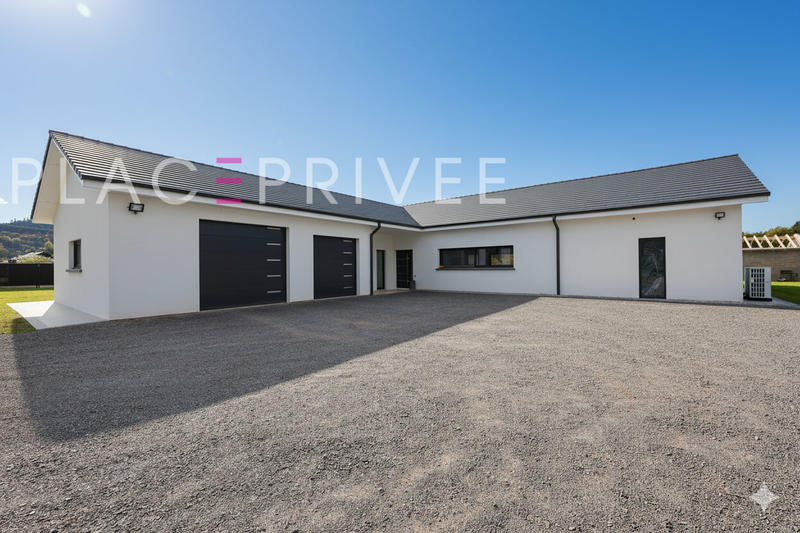 Maison - 300 m² - 9 pièces