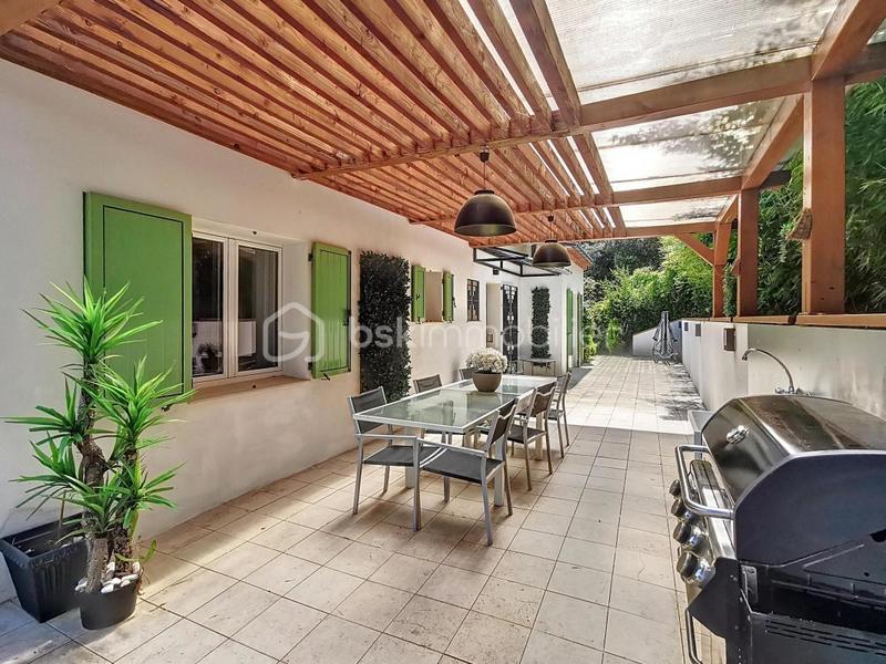 Villa - 140 m² - 6 pièces