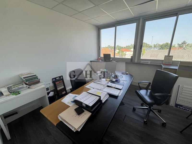 Bureau - 235 m²