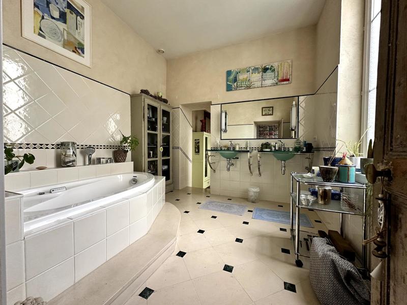 Maison de maîtres - 286 m² - 11 pièces