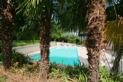 Propriété - 240 m² - 9 pièces