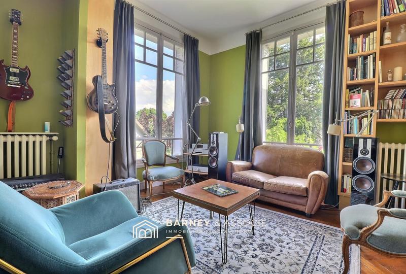 Maison - 418 m² - 10 pièces