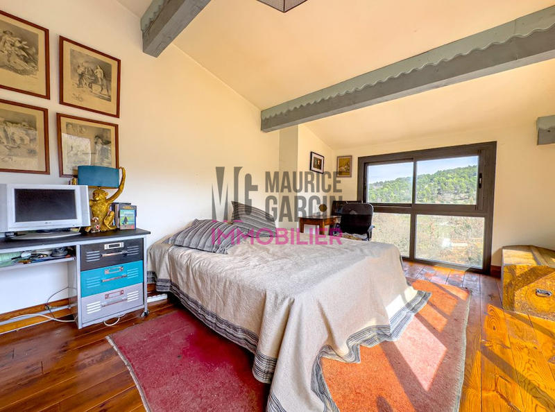 Maison - 228 m² - 5 pièces