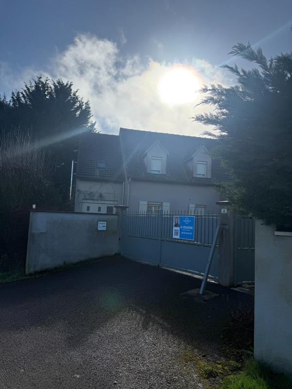 Maison - 215 m² - 10 pièces