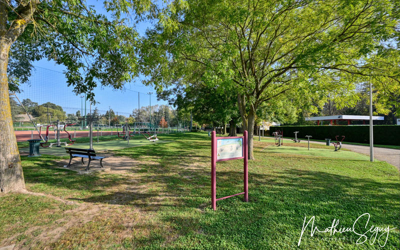 Terrain constructible - 1 200 m²