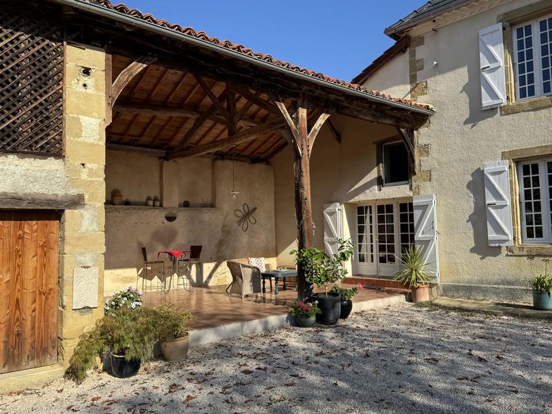 Maison ancienne - 242 m² - 8 pièces