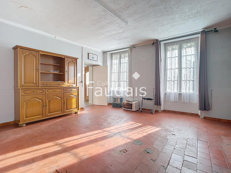 Maison - 202 m² - 11 pièces