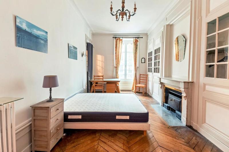 Studio - 145 m² - 5 pièces