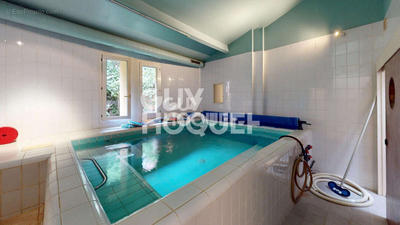 Maison - 656 m² - 10 pièces