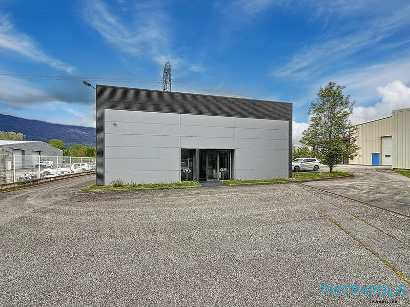 Local d'activités - 533 m²