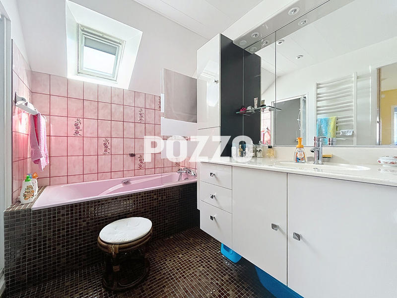 Maison - 100 m² - 6 pièces