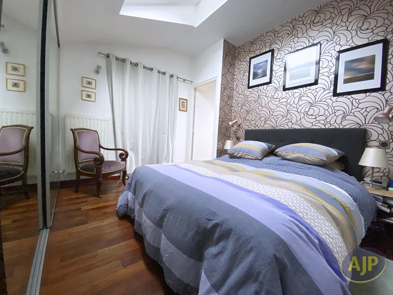 Maison - 206 m² - 9 pièces