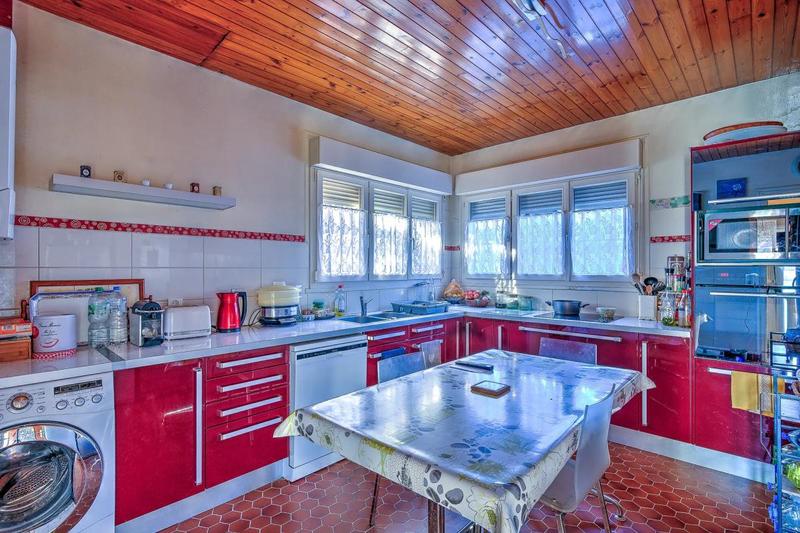 Maison - 285 m² - 10 pièces