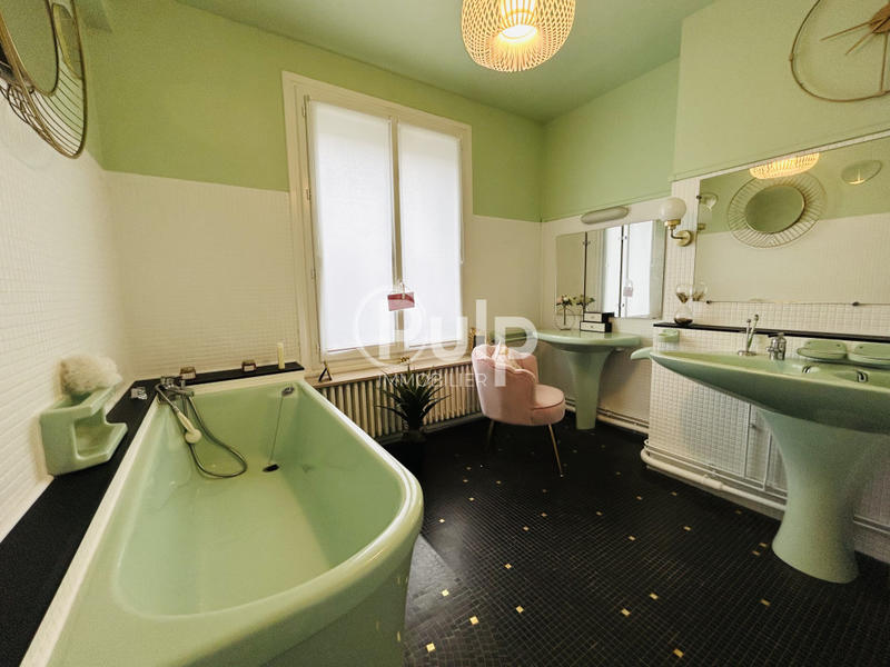 Maison - 291 m² - 12 pièces