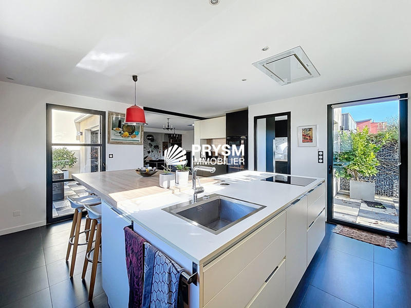 Maison contemporaine - 197 m² - 6 pièces