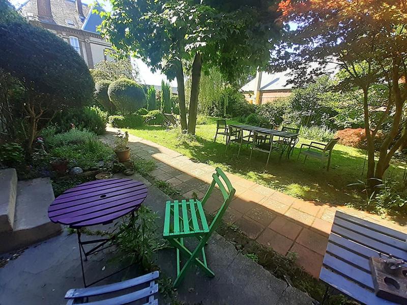 Maison - 240 m² - 10 pièces