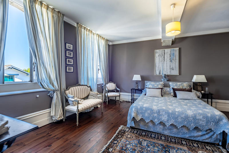 Maison - 296 m² - 7 pièces