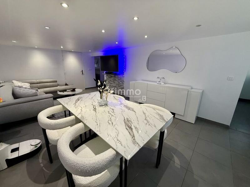 Maison - 177 m² - 8 pièces