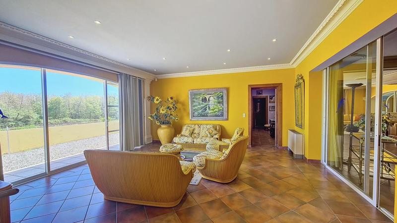 Propriété - 420 m² - 9 pièces