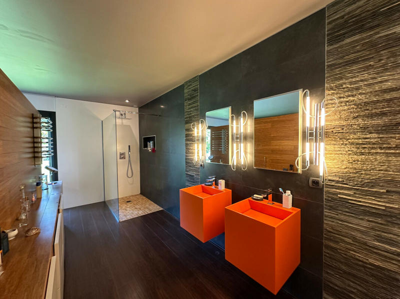 Maison - 275 m² - 9 pièces