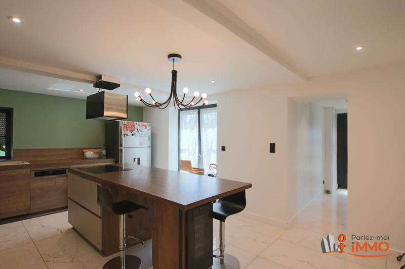 Maison - 220 m² - 9 pièces