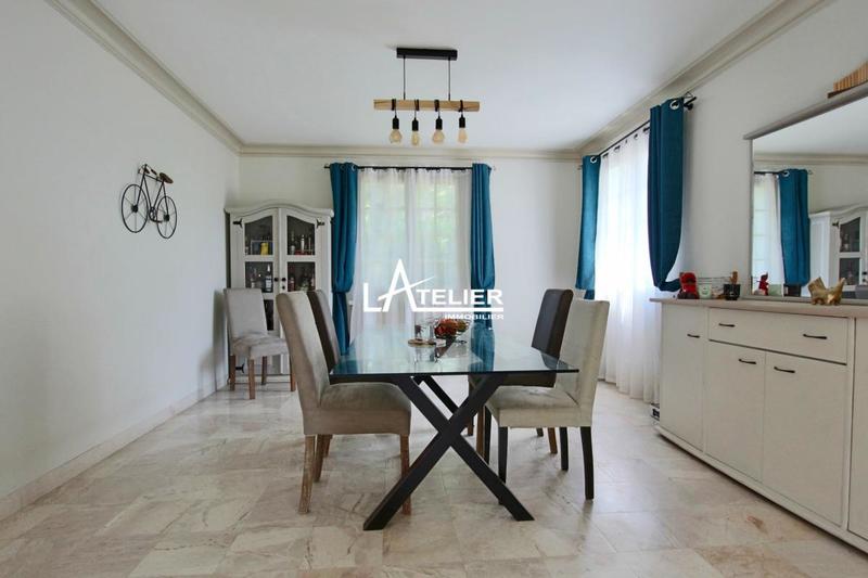 Maison - 220 m² - 7 pièces