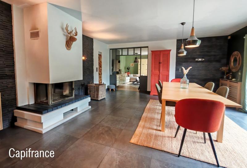 Maison - 230 m² - 8 pièces