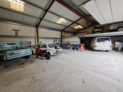 Maison - 400 m² - 4 pièces