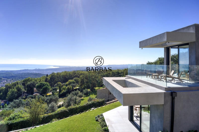 Maison - 445 m² - 8 pièces