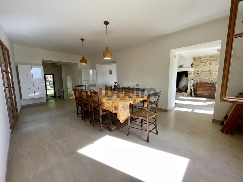 Mas - 302 m² - 11 pièces