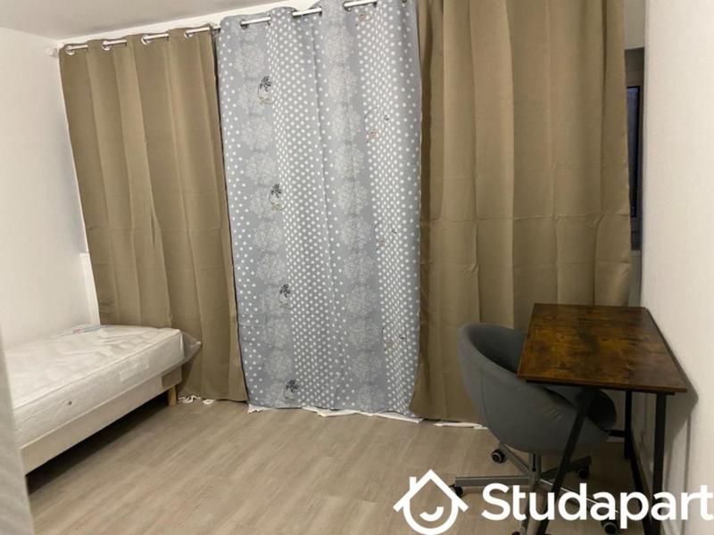 Chambre - 12 m² - 1 pièce