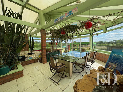 Maison - 374 m² - 10 pièces