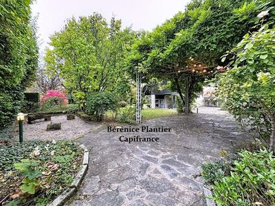 Maison - 246 m² - 7 pièces