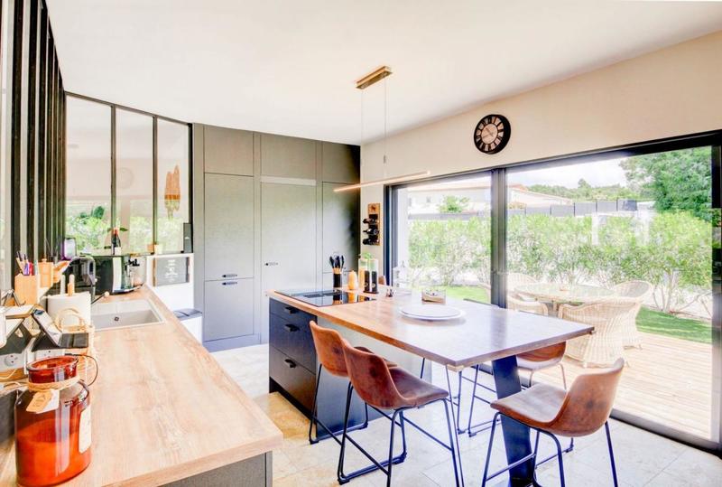 Maison - 203 m² - 8 pièces