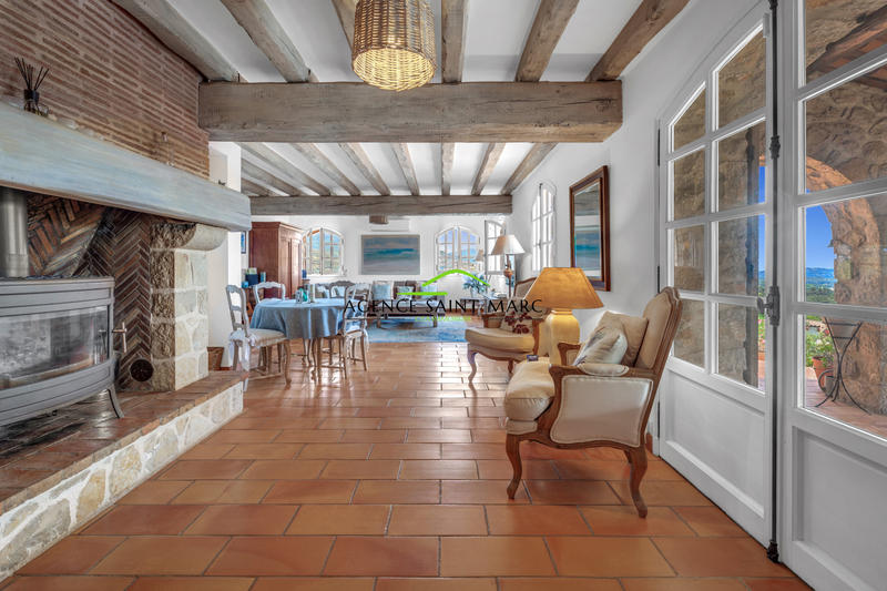 Propriété - 296 m² - 8 pièces