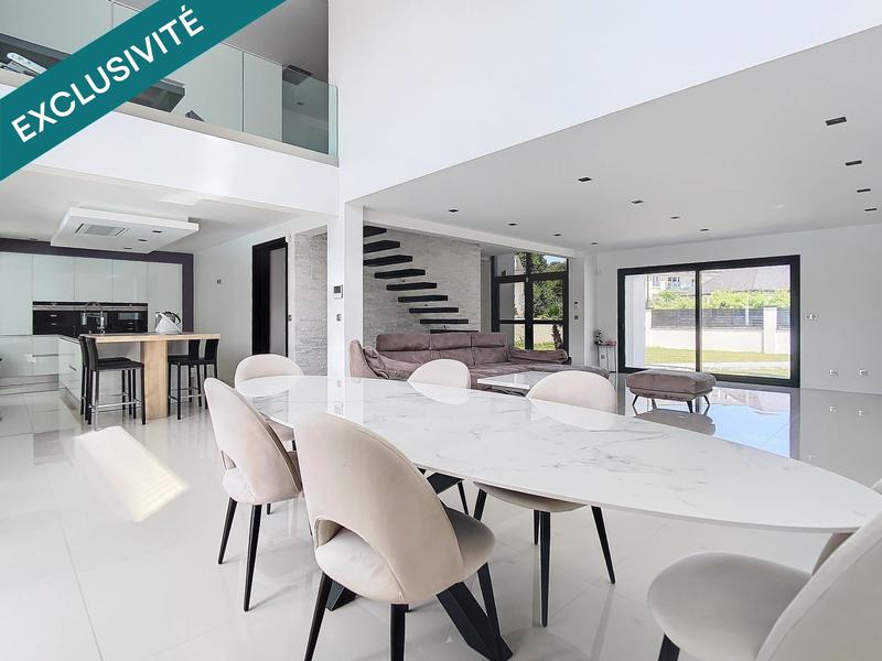 Maison - 246 m² - 6 pièces