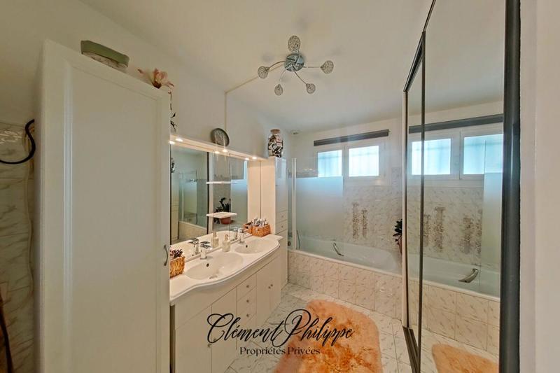 Maison - 155 m² - 8 pièces