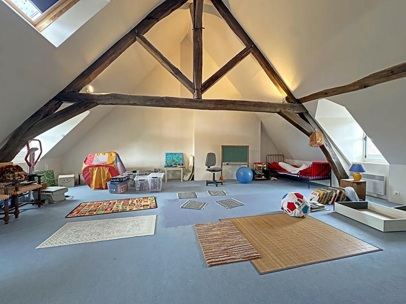 Maison - 285 m² - 9 pièces