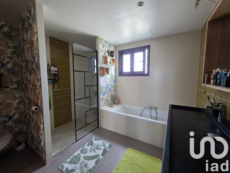 Maison - 234 m² - 8 pièces