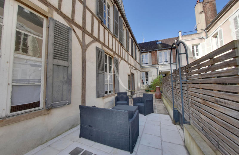 Maison - 280 m² - 12 pièces