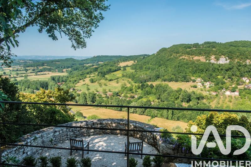 Maison - 1 000 m² - 30 pièces