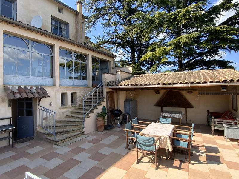 Maison - 205 m² - 6 pièces