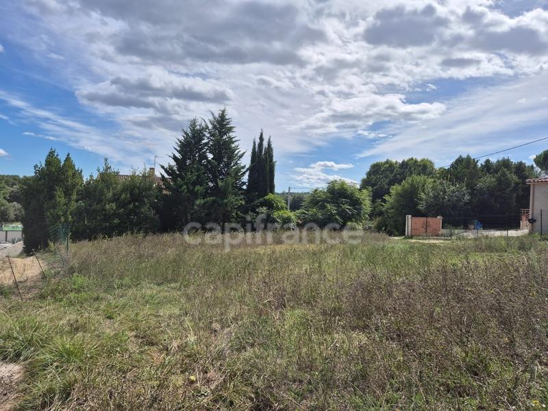 Terrain constructible - 1 060 m²