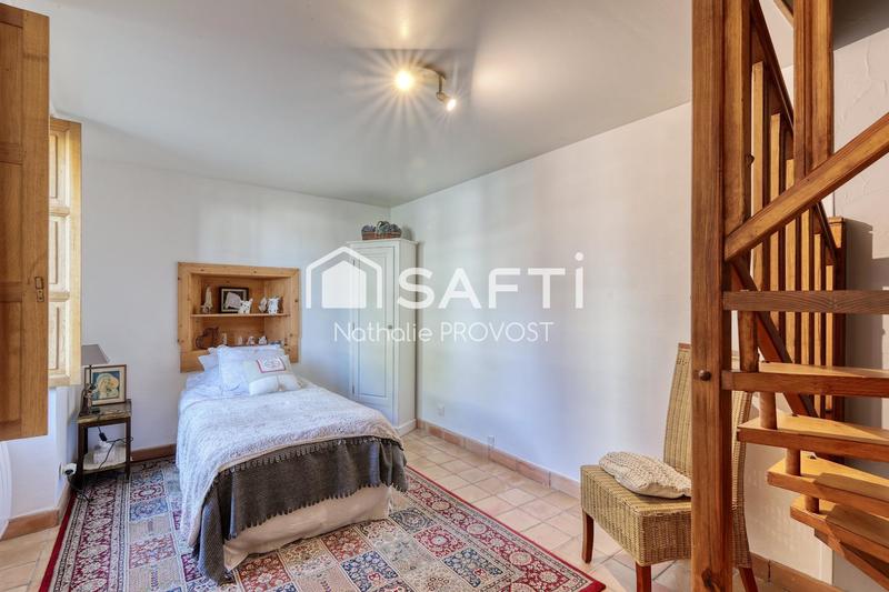 Maison - 212 m² - 8 pièces