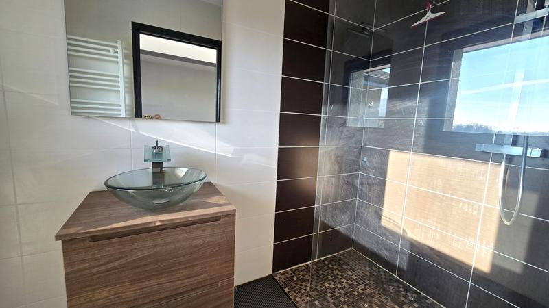 Maison contemporaine - 243 m² - 6 pièces