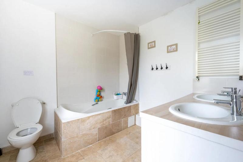 Maison - 260 m² - 12 pièces