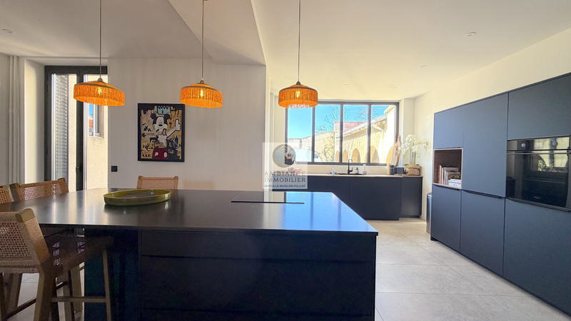 Maison - 343 m² - 11 pièces