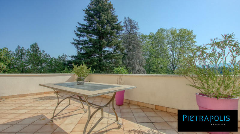 Maison - 276 m² - 8 pièces