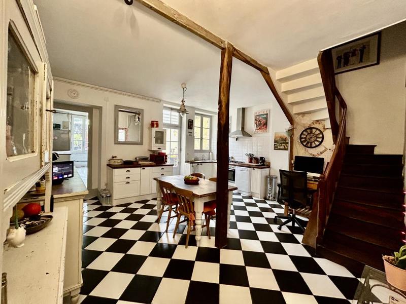 Maison - 185 m² - 7 pièces