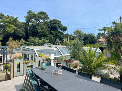 Maison - 232 m² - 9 pièces